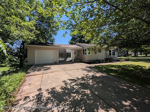 2nd image of 1033 W Round Lake Rd