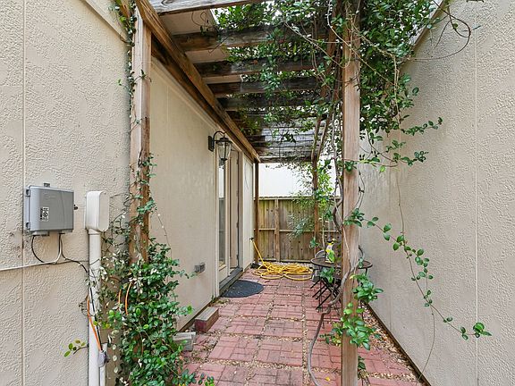 3rd image of 5636 Kiam St #B