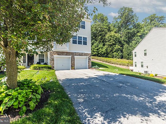 2nd image of 2782 Shelburne Rd