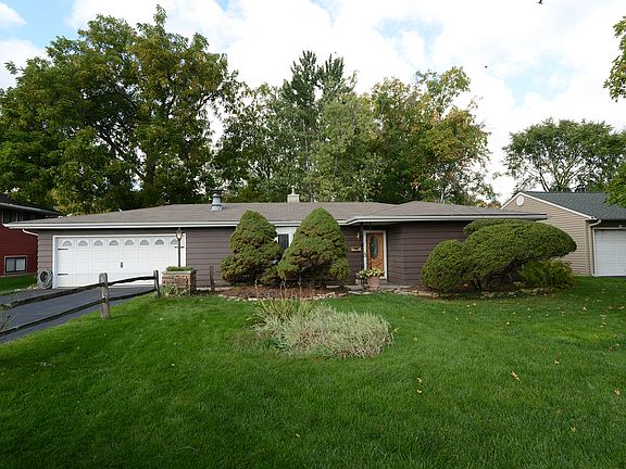 3rd image of 722 N Elmwood Dr