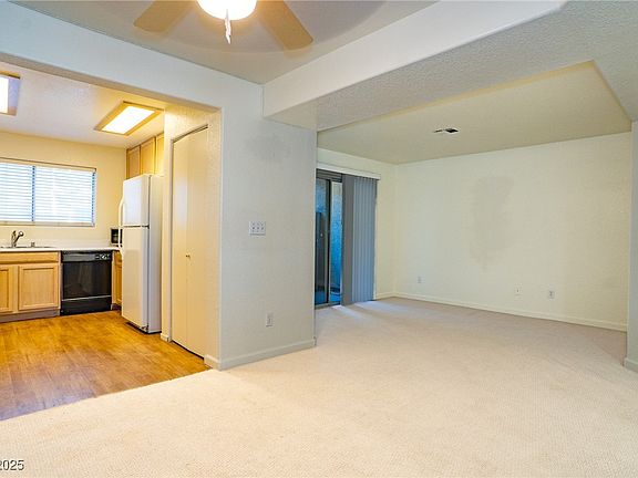 4th image of 1541 Linnbaker Ln Unit 103