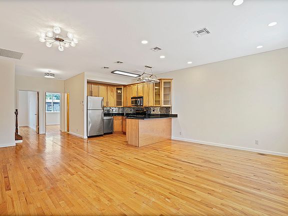 4th image of 965 Kent Ave APT 3