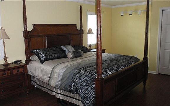 4th image of 102 Pine Ct
