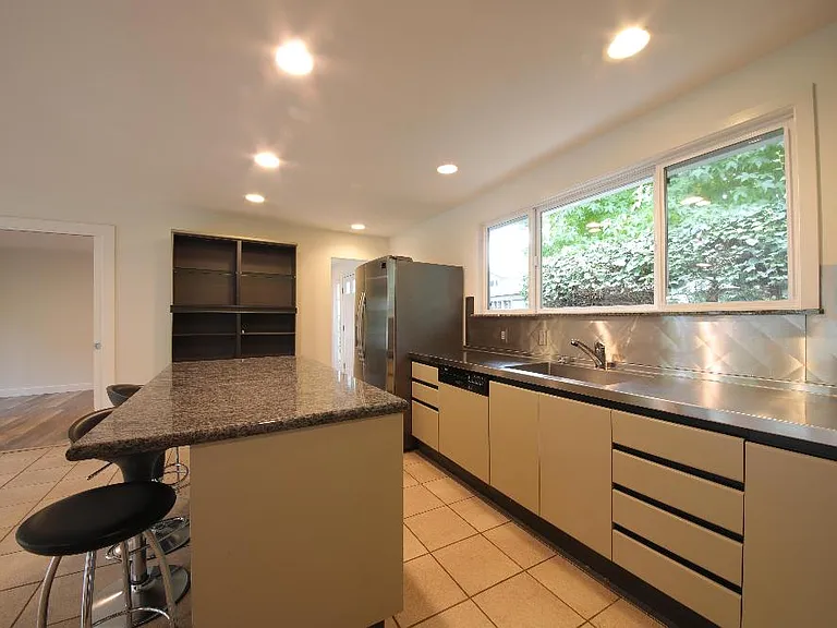 122 Baltimore Ave — Photo 8