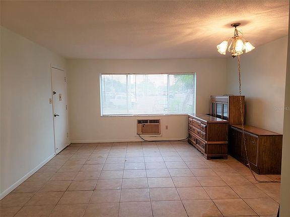 5th image of 2366 Shelley St APT 1