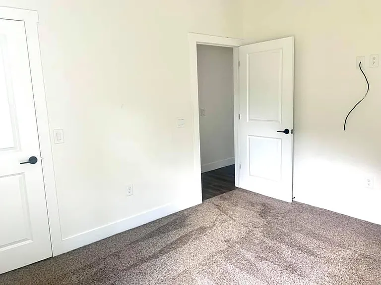 595 W Saunders St — Photo 9