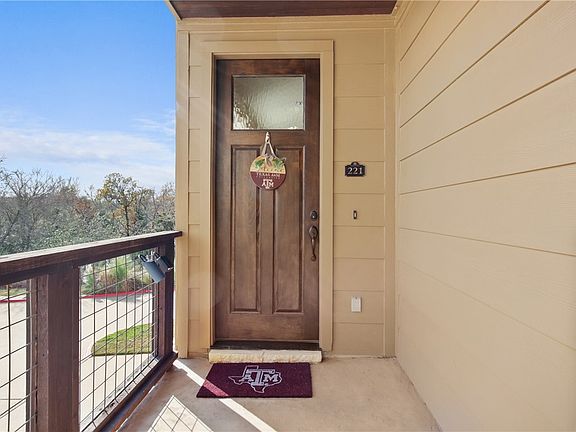 4th image of 3212 Casita Ct Unit 221