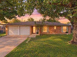 1121 Timbercreek Rd, Benbrook, TX 76126