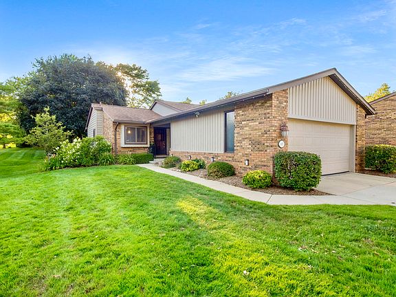 2nd image of 4597 Laurel Club Cir #1