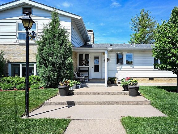 3rd image of 65 6th STREET E E