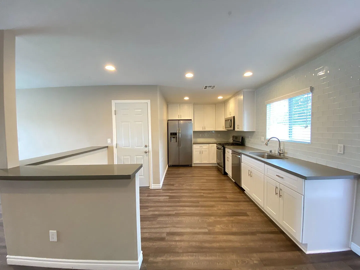 5BD/2BA, Private Yard, Close to Campus!! — Photo 2