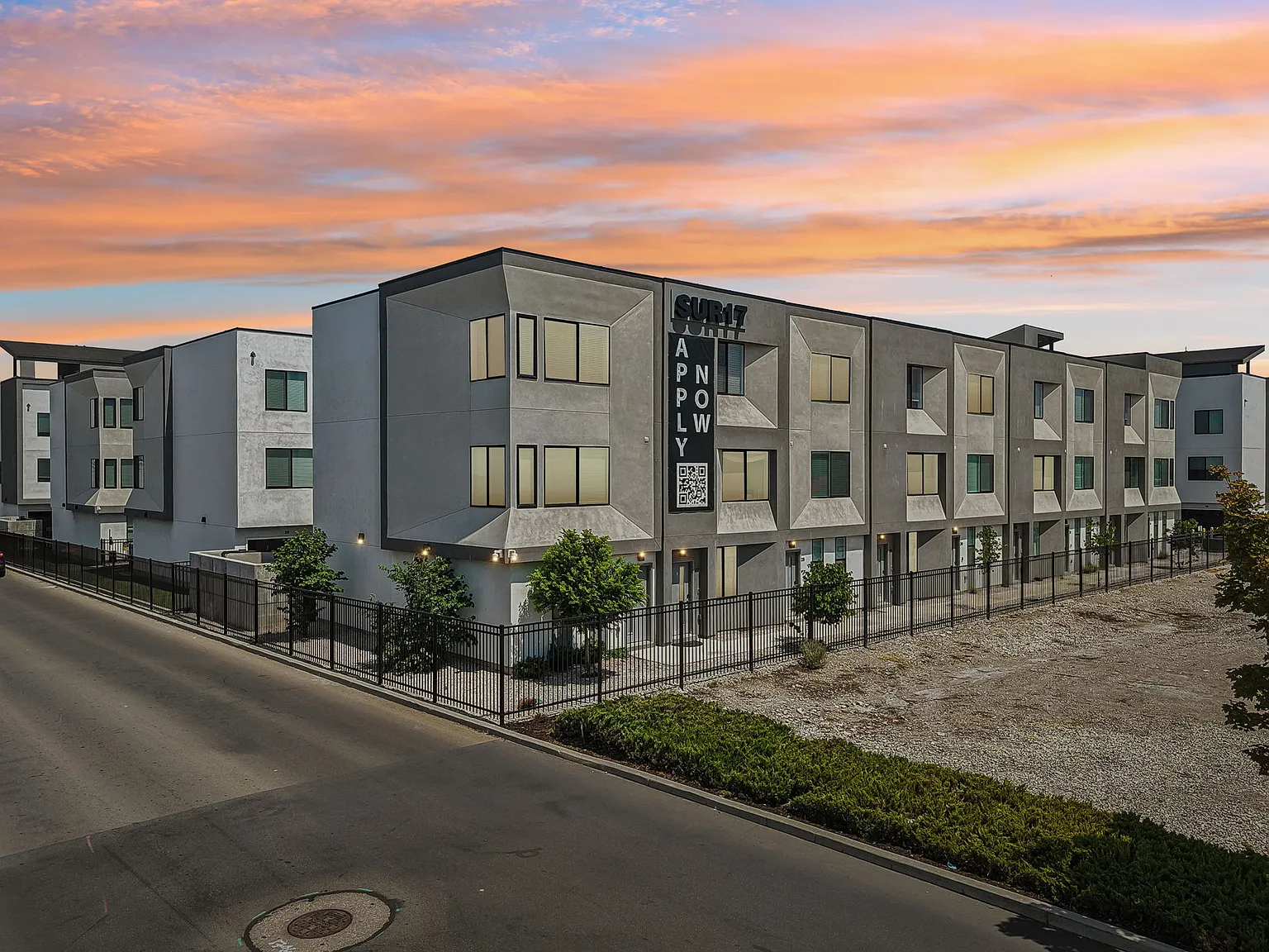 SUR17 Townhomes — Photo 2