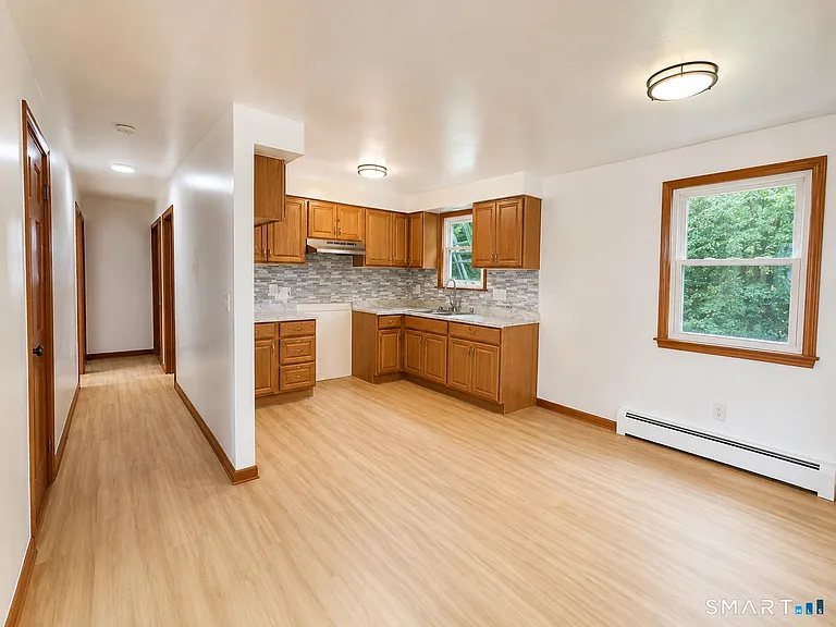 98 Hartley Dr — Photo 5