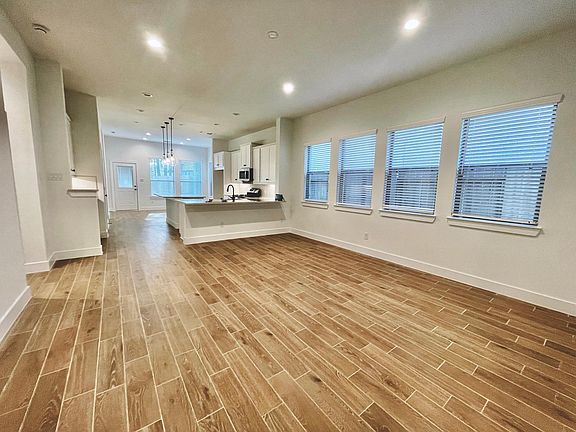 5th image of 313 Rise Ln