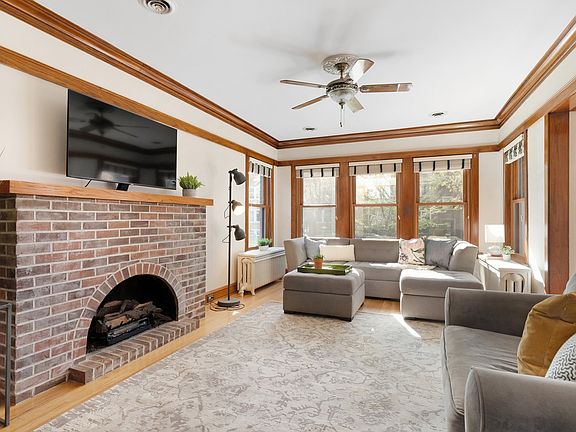 5th image of 632 Elgin Ave