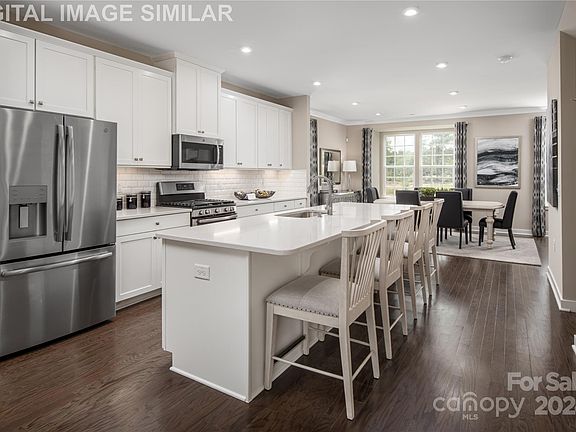 3rd image of 415 Moondance Dr