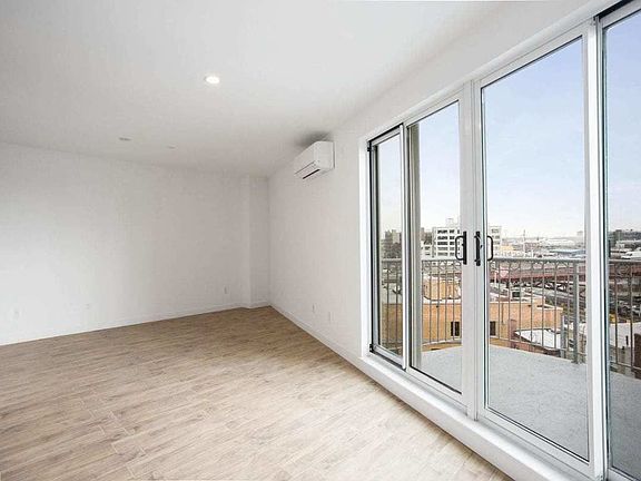 2nd image of 10-44 Jackson Ave #6R