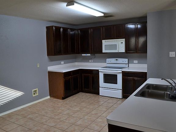3rd image of 1133 Beaverwood Ln