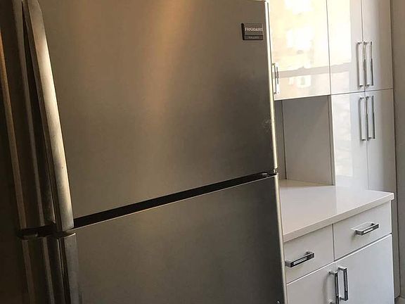 3rd image of 8357 118th St APT 6c
