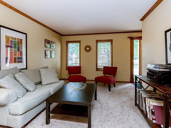 3rd image of 2501 Country Side Cir