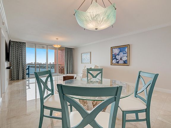 5th image of 2650 Lake Shore Drive #2104