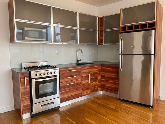 3rd image of 687 Driggs Ave APT 4H