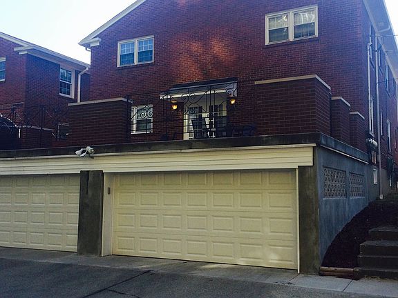 Garage (porch above garage)