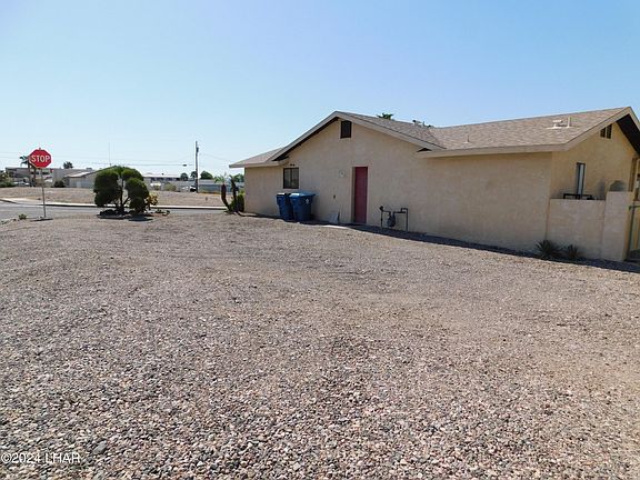 4th image of 3241 Newport Dr