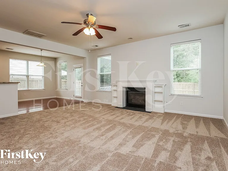 229 Oglethorpe Cir — Photo 3