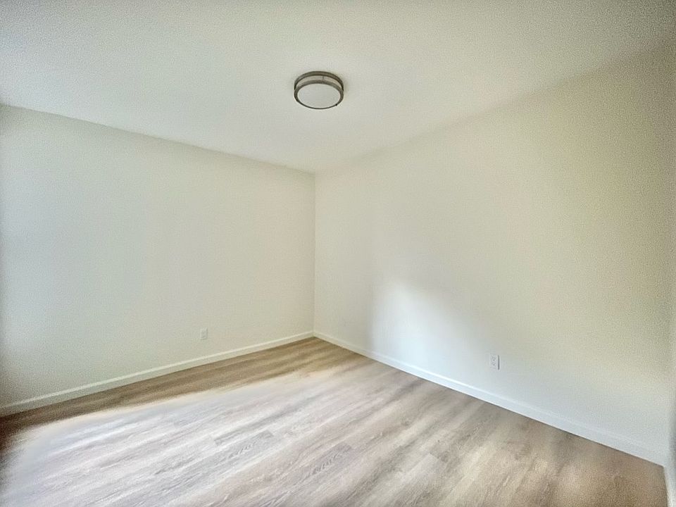 1st image of 115 Henry St #115