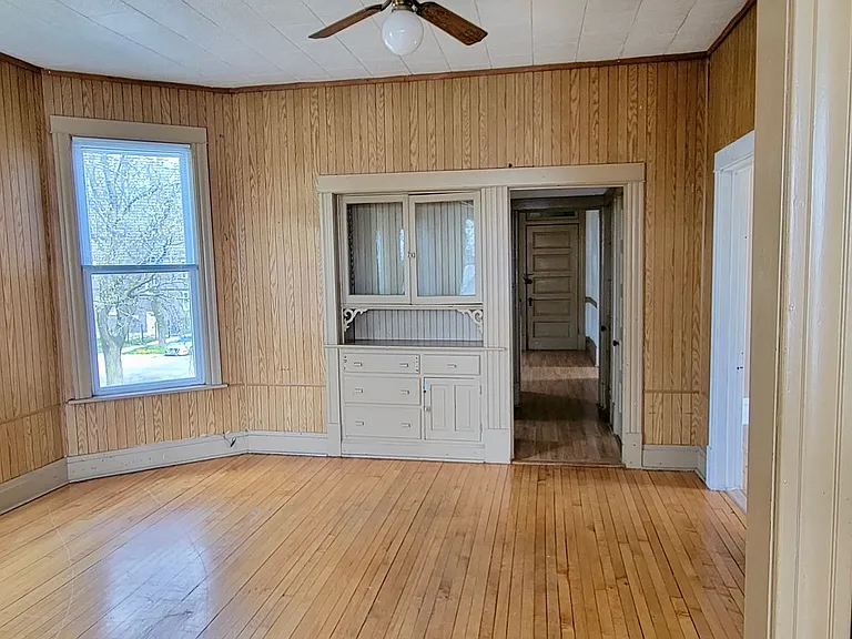 2155 N Kilbourn Ave — Photo 8