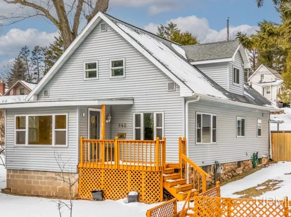 842 E I St, Iron Mountain, MI 49801