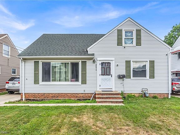 2nd image of 30015 Warren Rd
