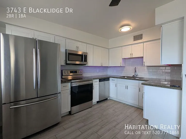 3743 E Blacklidge Dr — Photo 1