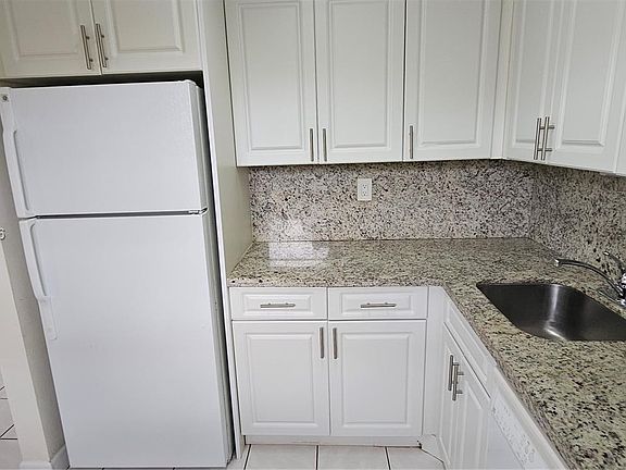 3rd image of 13100 SW 92nd Ave #Penthouse A-13