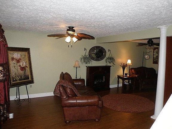 4th image of 3121 Dorf Dr