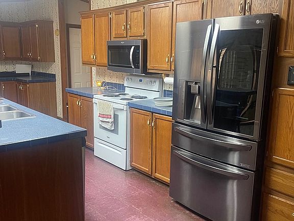 4th image of 2037 Browns Fork Rd