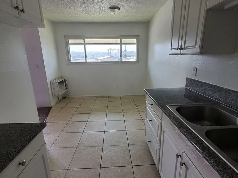 545 E Rue Royale St — Photo 2
