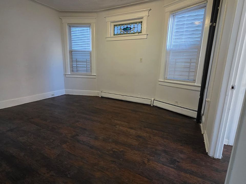 Entrance into livingroom