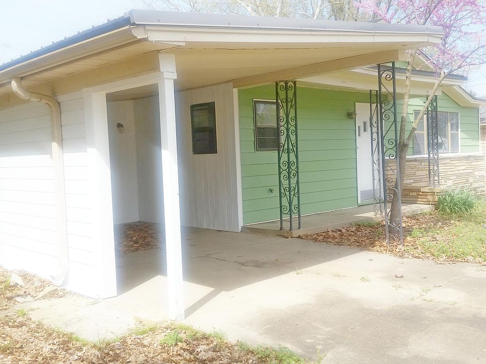 2nd image of 220 W Circle Dr