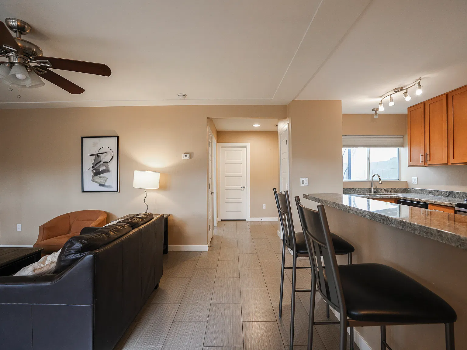 1 bed, 742 sqft, $2,000 — Photo 3