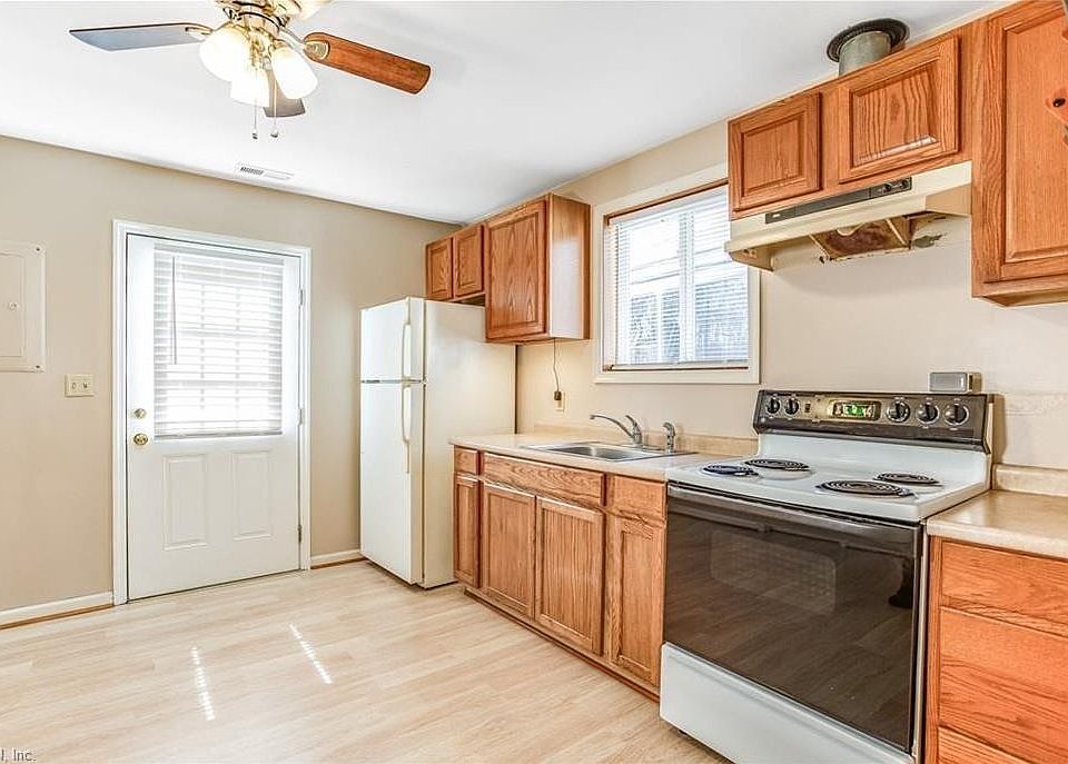 2nd image of 1804 Portlock Rd