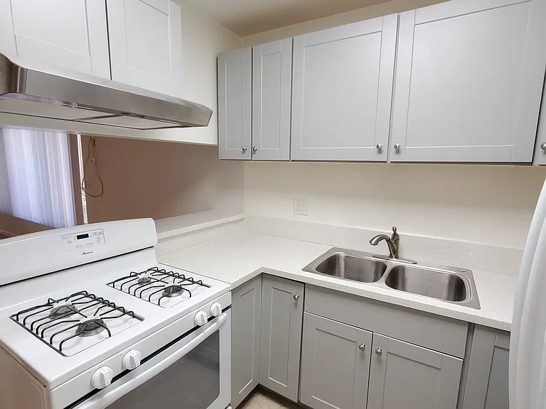8529 Saturn St #4 — Photo 6