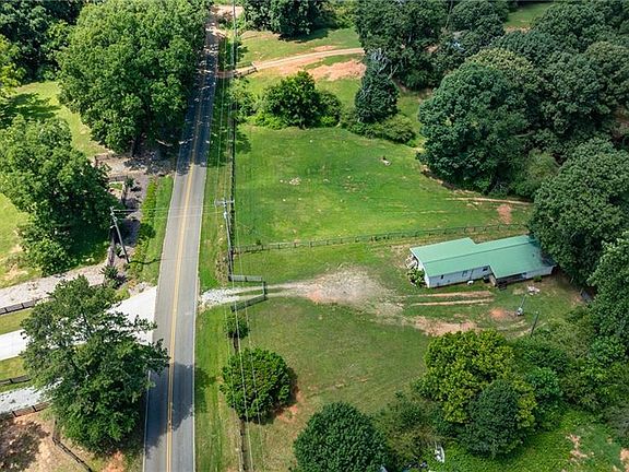4th image of 2140 Wilkie Rd