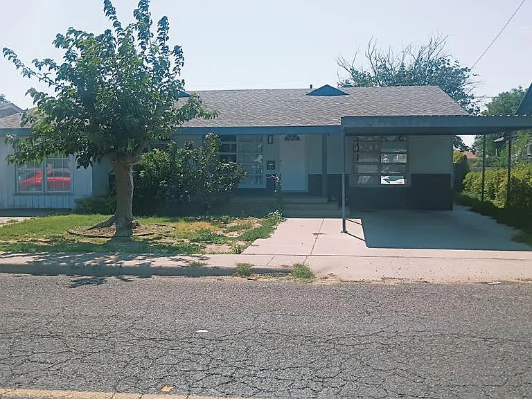 312 McKnight Dr — Photo 1