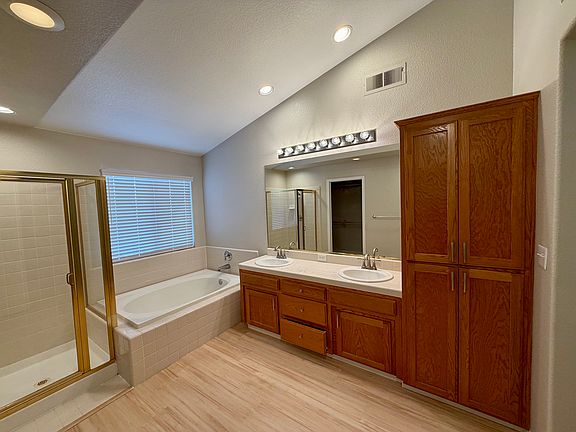 5th image of 2295 E Niles Ave