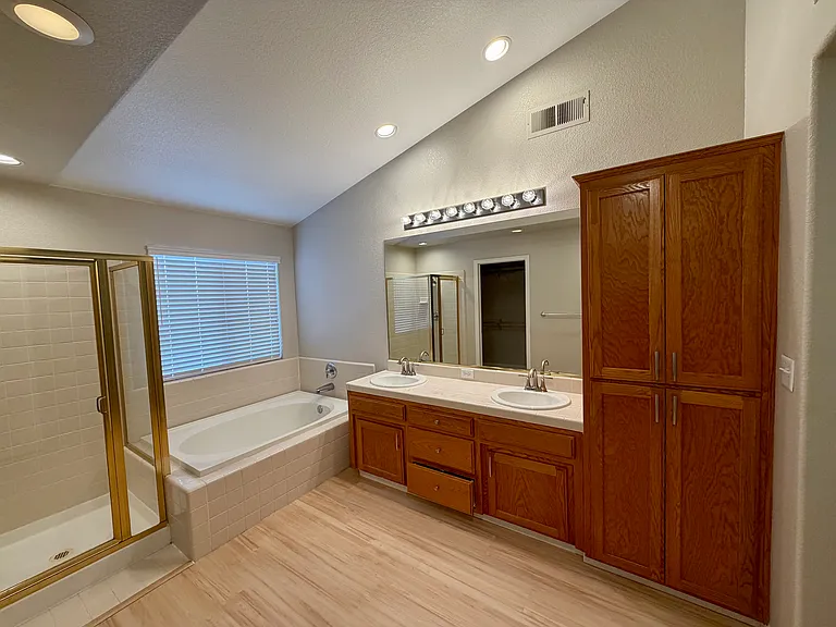 2295 E Niles Ave — Photo 5