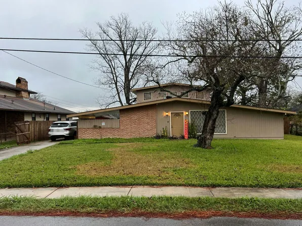 908 N 12th St, Port Allen, LA 70767