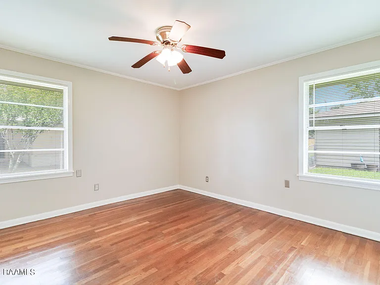200 Montrose Ave — Photo 11