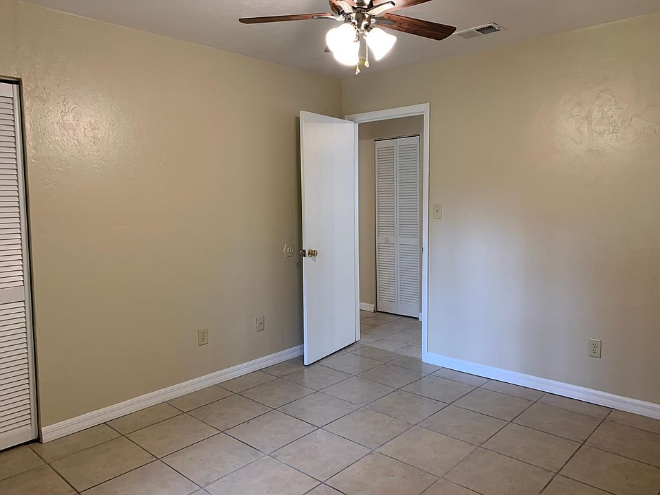 1st image of 3910 NE 1st Ter